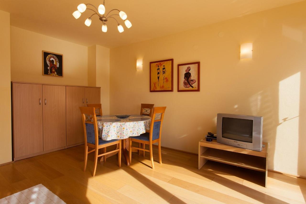 Apartman Vjekoslav 克尔克 外观 照片