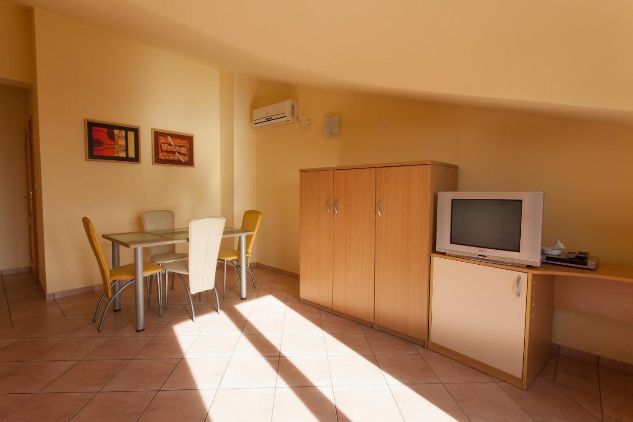 Apartman Vjekoslav 克尔克 外观 照片